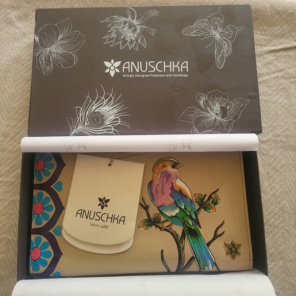 Anuschka large hand painted designer wallet brand new with tags and box $80 - Picture 1 of 9
